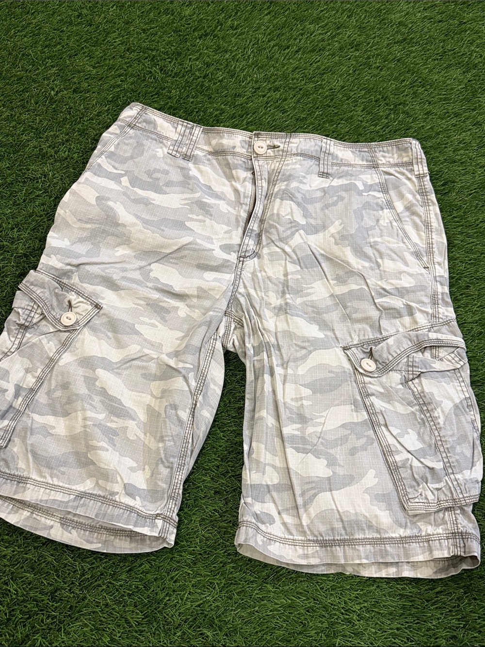 Men’s DKNY Cargo Shorts -,Camo Print
